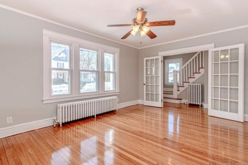 23 Holl St, Manchester CT 06040-5325 exterior