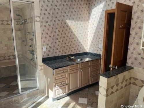 7 Croydon Ct, Huntington Station NY 11746-6143 exterior