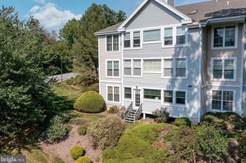 804 Country Pl Dr, Lancaster PA 17601-1793 exterior