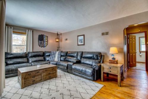 10540 Howard Ave, Milwaukee, WI 53228-1318