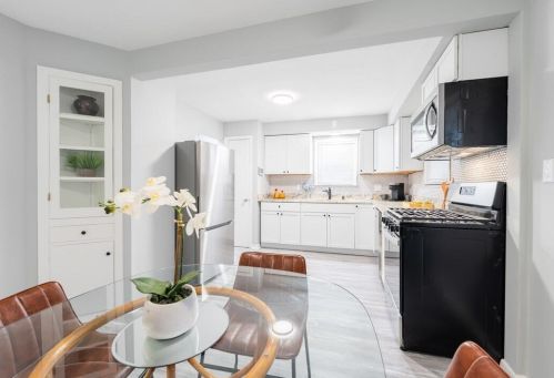 9504 Palmetto Ave, Milwaukee WI  53222-1558 exterior