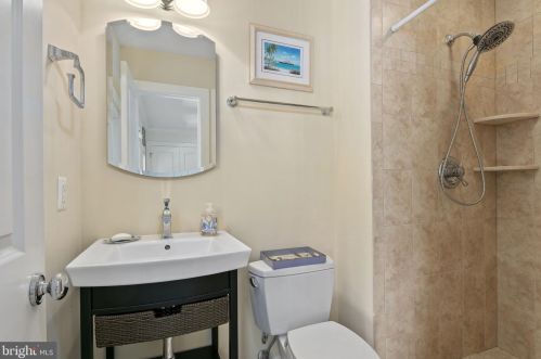 3877 30 St, Arlington VA 22207-5303 exterior