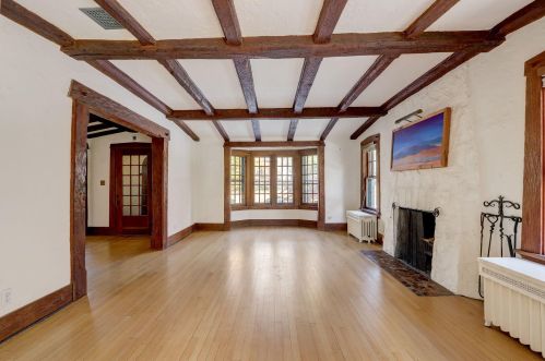 725 Lk Vw Ave, Milwaukee WI 53217-4857 exterior