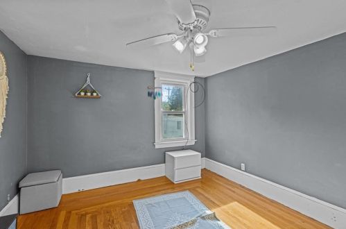 136 Tiogue Ave, Coventry RI 02816-5580 exterior