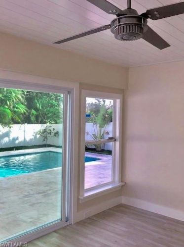 637 109 Ave, Naples FL 34108-1809 exterior