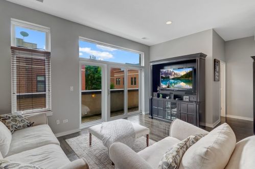 1727 George St, Chicago IL  60657-6874 exterior