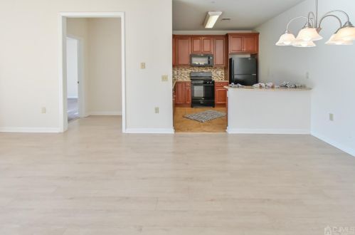 306 Regency Pl, Woodbridge NJ 07095-1036 exterior