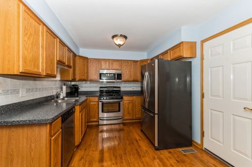 11457 Laramie Ave, Chicago IL 60638-2128 exterior