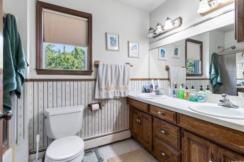 12 Cedarwood Dr, Huntington Station NY 11746-1305 exterior