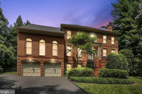 1924 Valleywood Rd, Mc Lean, VA 22101-4930