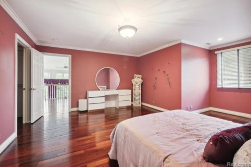 2511 Golf Crst Dr, Rochester MI 48309-4063 exterior