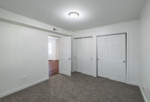 8542 Oglesby Ave, Chicago IL 60617-5251 exterior