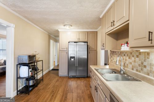 719 Hamilton Ave, Atlanta GA 30344-4144 exterior