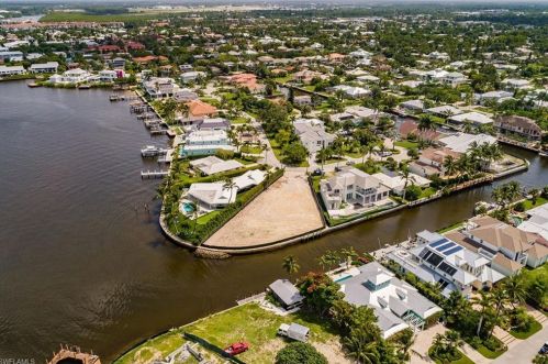 1650 Dolphin Ct, Naples, FL 34102-1523