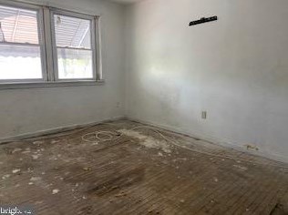 2923 Line St, Camden NJ 08105-2811 exterior