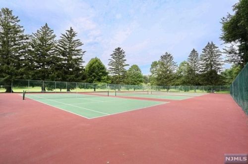 4202 Rio Vis Dr, Mahwah NJ 07430-4510 exterior