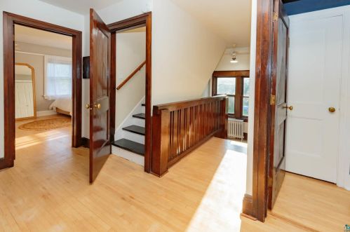 2033 Woodland Ave, Duluth MN 55803-2467 exterior