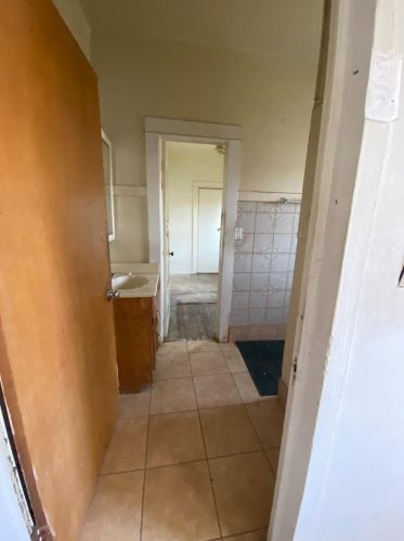 406 West Ave, Turlock CA  95380-5364 exterior