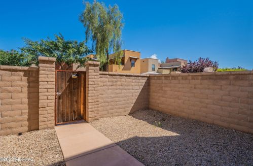 150 Castlefield Cir, Tucson AZ  85704-5783 exterior