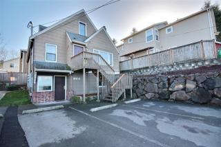 9406 1st Ave, Seattle WA  98115-2707 exterior