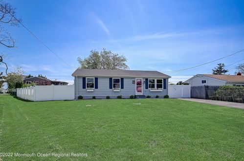 1608 Tamiami Rd, Lacey, NJ 08731-5039