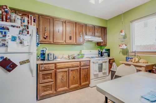 366 Great East Neck Rd, Babylon NY 11704-7616 exterior