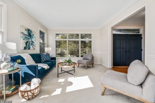 11 Bakley Ter, Town Center NJ  07052-2169 exterior