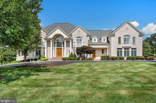 12705 Greenbriar Rd, Rockville, MD 20854-6324