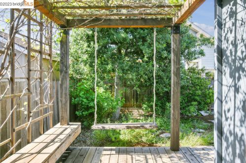 1241 Burnett St, Berkeley CA 94702-2407 exterior