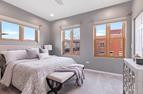 2502 Calumet Ave, Chicago IL  60616-2439 exterior