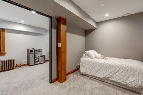 2143 Thomas St, Chicago IL 60651-3248 exterior