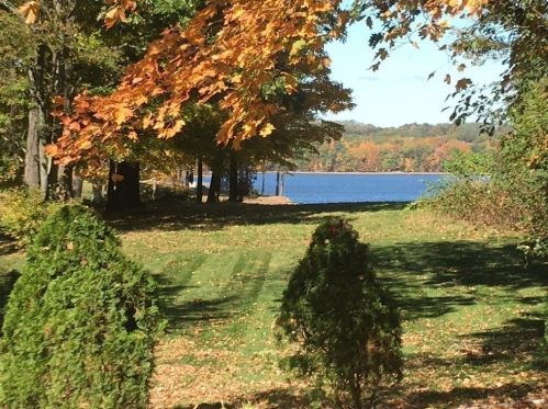 56 Reservoir Dr, Danvers MA 01923-1243 exterior