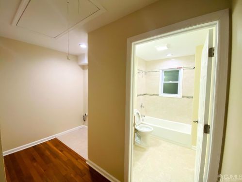 42 Park Ave, Iselin NJ 08830-2242 exterior