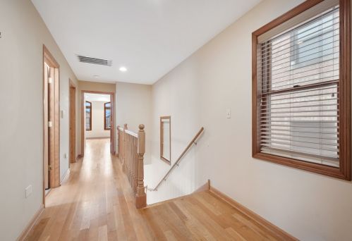 2712 Bryn Mawr Ave, Chicago IL 60659-4414 exterior