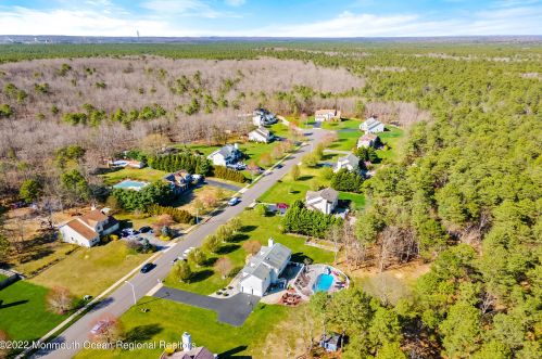 4 Country Rd, Jackson Twp NJ 08527-3300 exterior