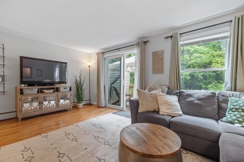 18 Great Fls Dr, Concord NH 03303-1594 exterior