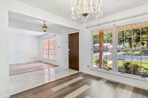 4435 Mattis Rd, Saint Louis, MO 63128-3101