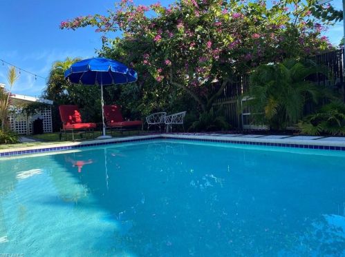 728 102 Ave, Naples FL 34108-3213 exterior