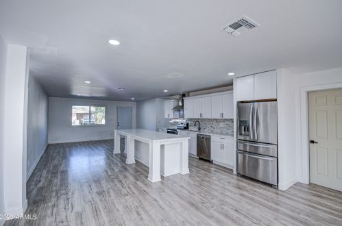 8224 25th St, Phoenix AZ  85042-7020 exterior