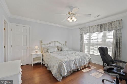 7001 Highland Mdw Ct, Alexandria VA 22315-3963 exterior