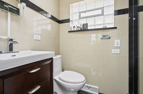 2172 Mango Ave, Chicago IL 60639-2312 exterior