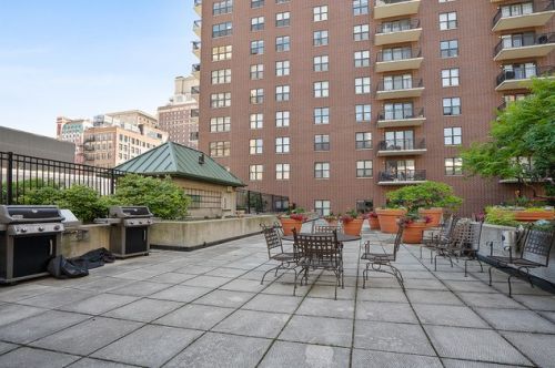 41 8th St, Chicago IL  60605-2168 exterior