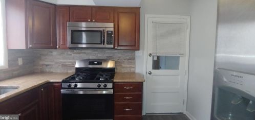 205 Davis Rd, Runnemede NJ 08078-1816 exterior