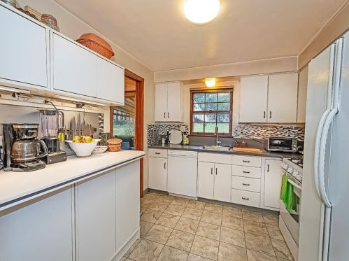 574 Clemson Dr, Pittsburgh PA exterior