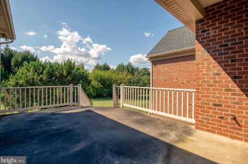 2091 Mallard Dr, Lancaster PA 17601-5457 exterior