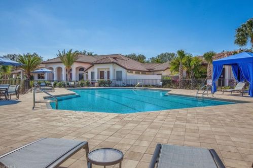 7594 Cordoba Cir, Naples FL 34109-7118 exterior