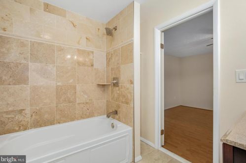 7813 Havenside Ter, Rockville MD 20855-2261 exterior