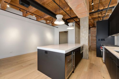 360 Illinois St, Chicago IL  60654-3658 exterior