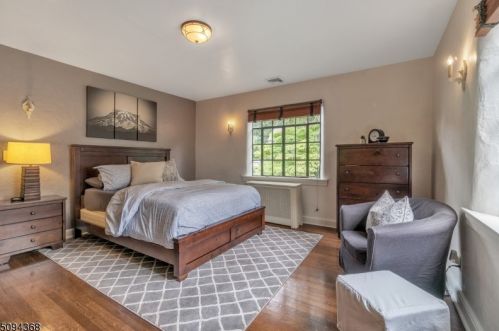 30 Undercliff Ter, Town Center NJ 07052-3929 exterior