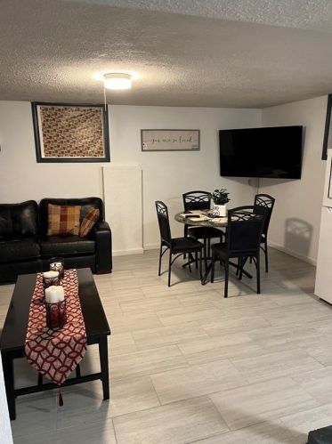 111 Wilber St, Springfield MA 01104-2527 exterior